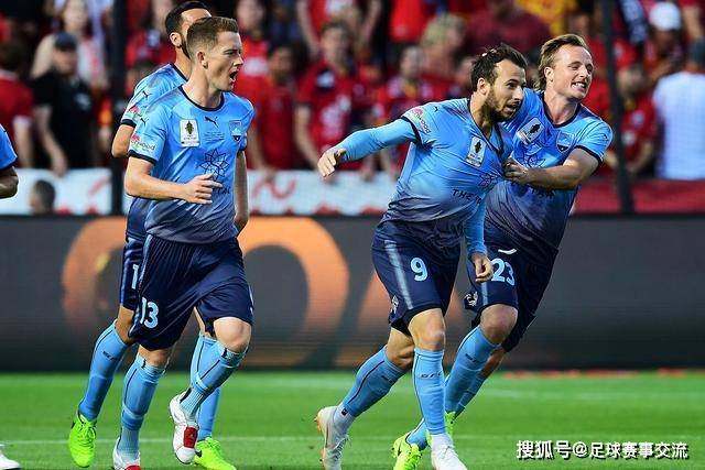 国足表现不佳，韦世豪主动红牌反映更衣室焦虑
